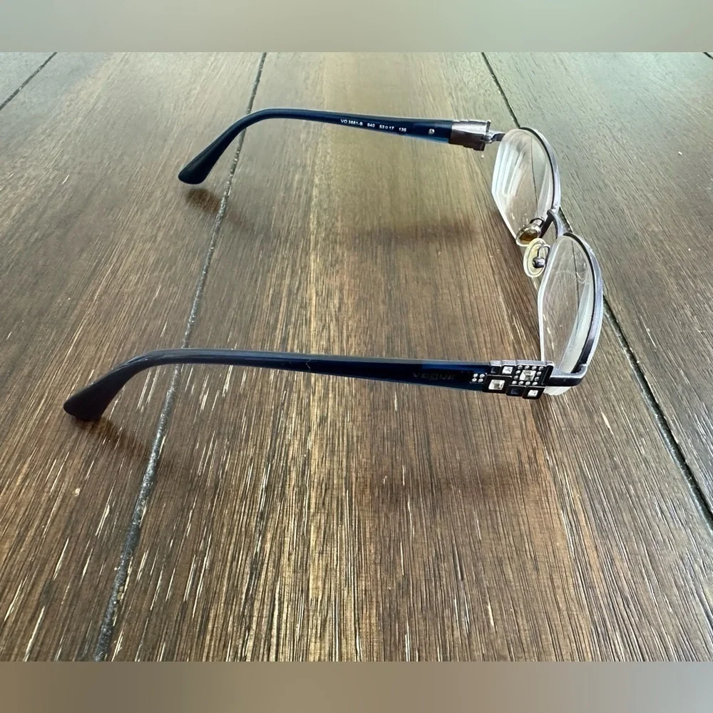 Vogue eye wear with glasses case